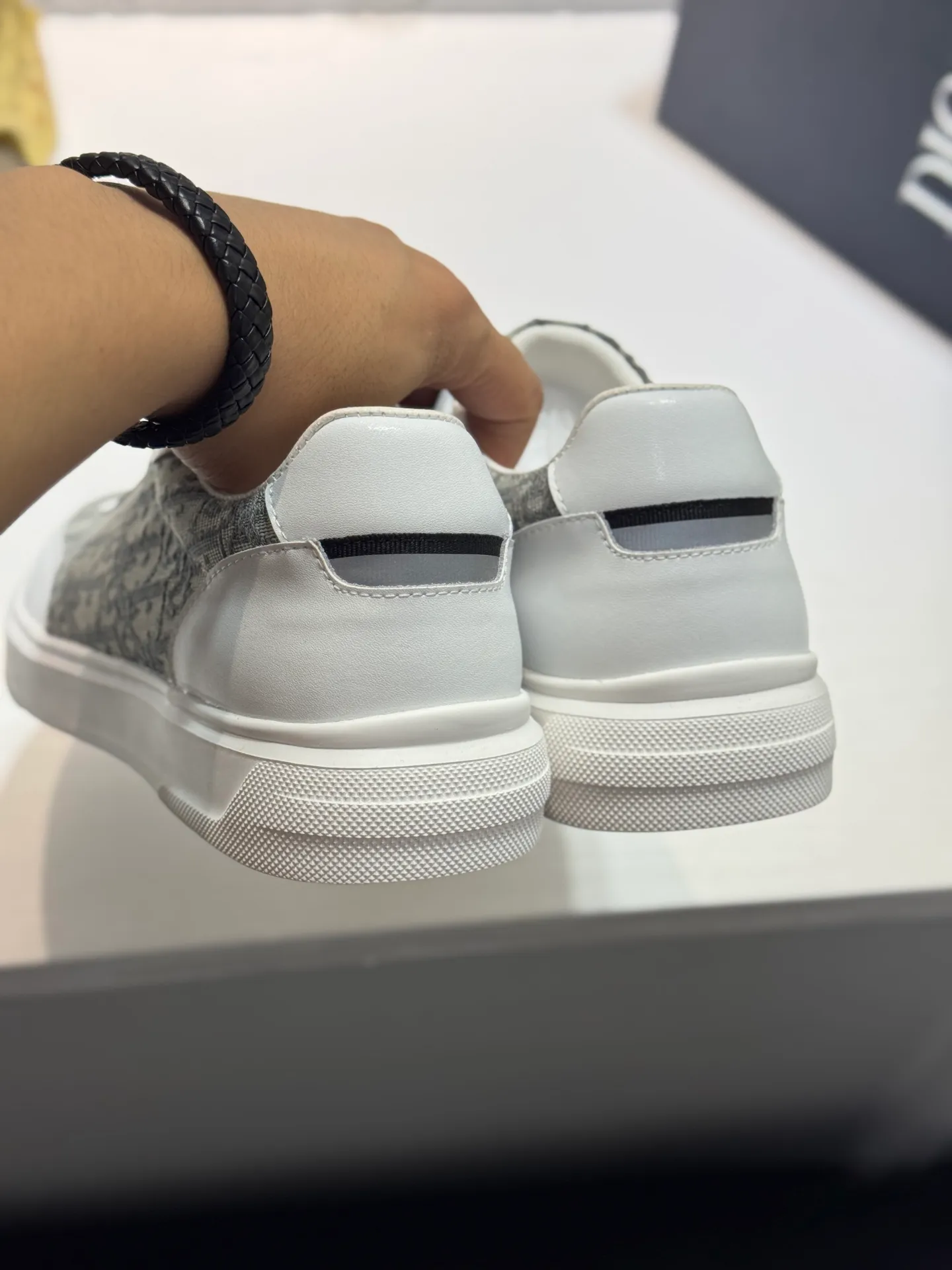 Men's men's shoes 💰400 [New model] 🌂🌂Dior (Dior) 🆕 Low-top casual shoes, carefully made of first-layer cowhide with canvas, comfortable and breathable ~ rubber soles, enhance style. Fashionable and versatile, it can complement any look. Featuring an exquisite design that is uniquely dynamic and modern, this shoe is part of Dior's legacy and embodies modern elegance. Size: 38-44 (45 customized